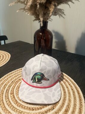 White Duck-Embroidered Men’s Baseball Cap with Pink Trim